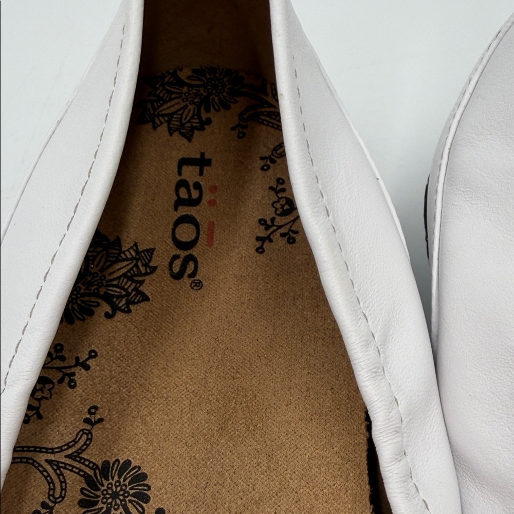 Taos Footwear Chit Chat Women's White Leather Ballet Flats - Picture 3 of 10